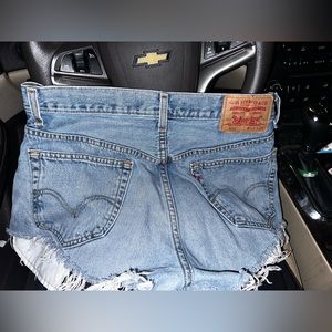 levi’s cutoff blue jean shorts size 33